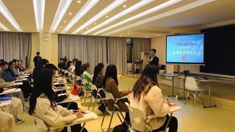 全日制与非全日制：成人教育上课方式的全面解析