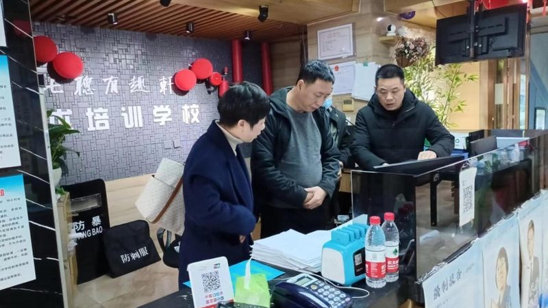 心理咨询师培训：零基础入门，如何选择合适的教材？**